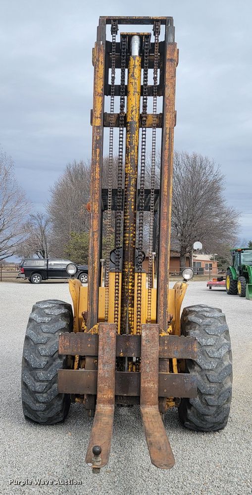 image for item HG9427 John Deere 380-D  forklift