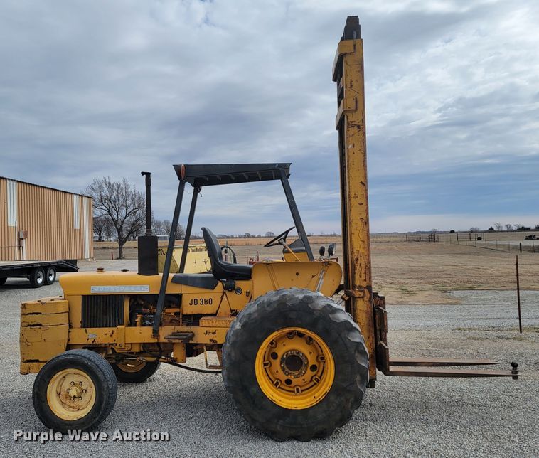 image for item HG9427 John Deere 380-D  forklift