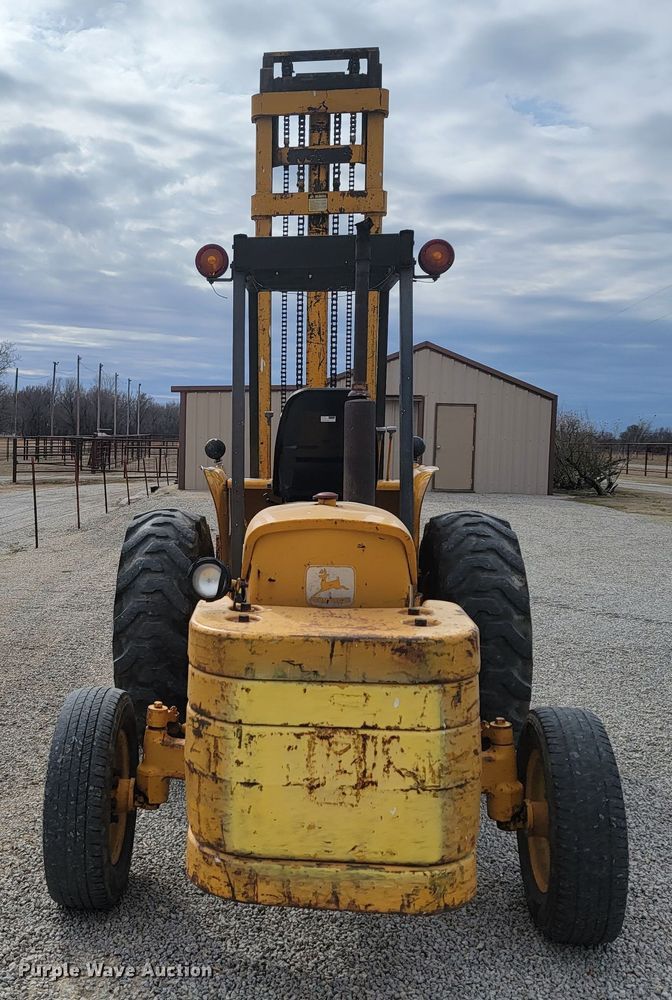 image for item HG9427 John Deere 380-D  forklift