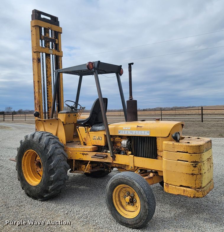 image for item HG9427 John Deere 380-D  forklift