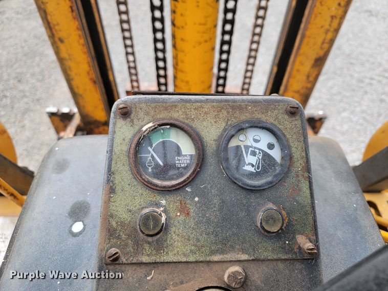 image for item HG9427 John Deere 380-D  forklift