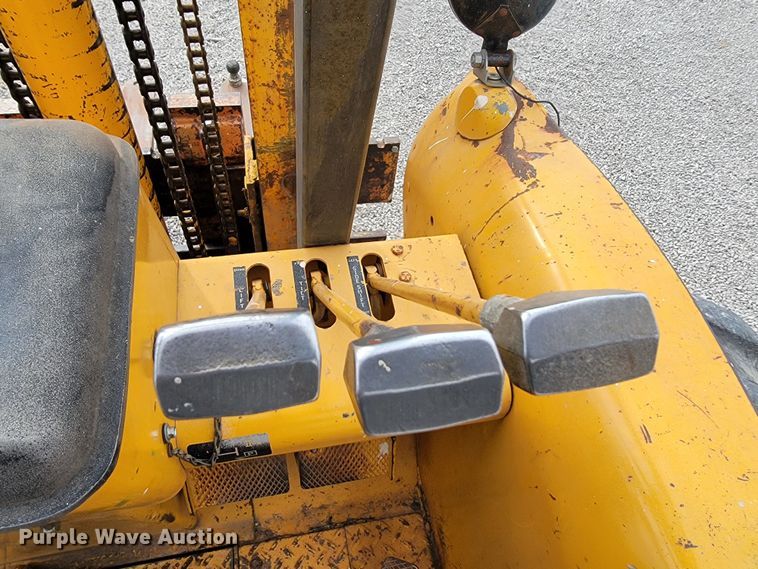 image for item HG9427 John Deere 380-D  forklift