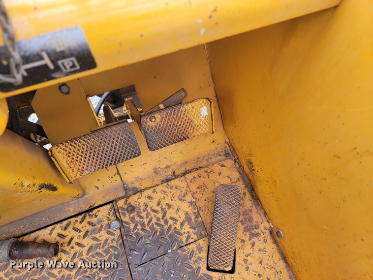 image for item HG9427 John Deere 380-D  forklift