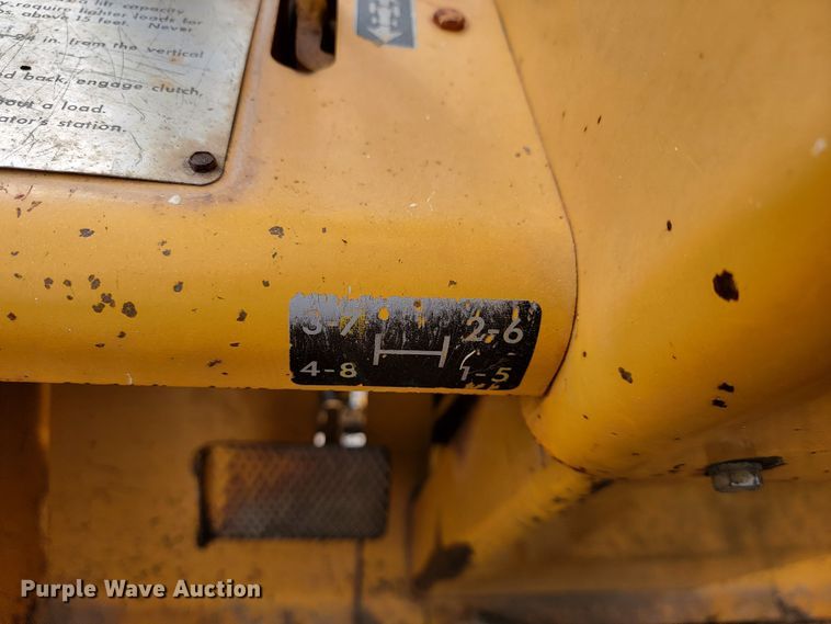 image for item HG9427 John Deere 380-D  forklift