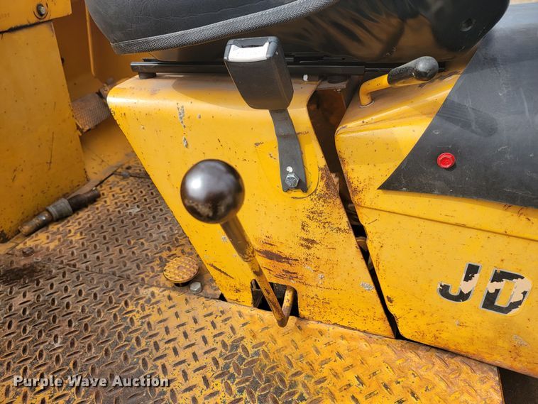 image for item HG9427 John Deere 380-D  forklift