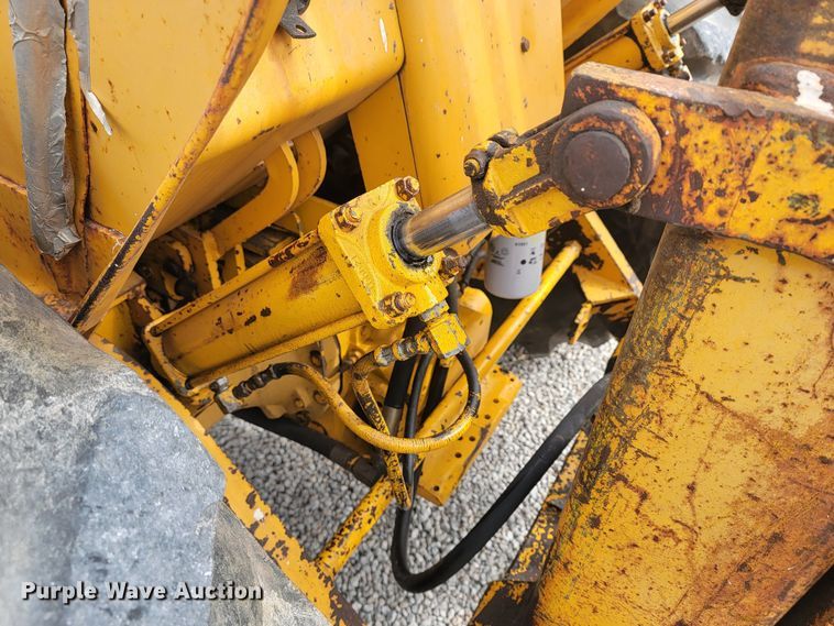 image for item HG9427 John Deere 380-D  forklift