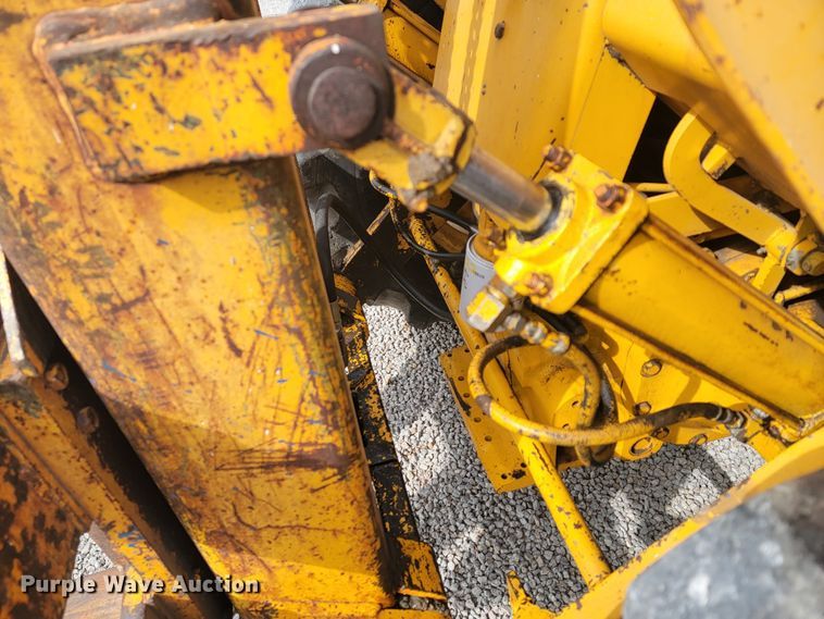 image for item HG9427 John Deere 380-D  forklift