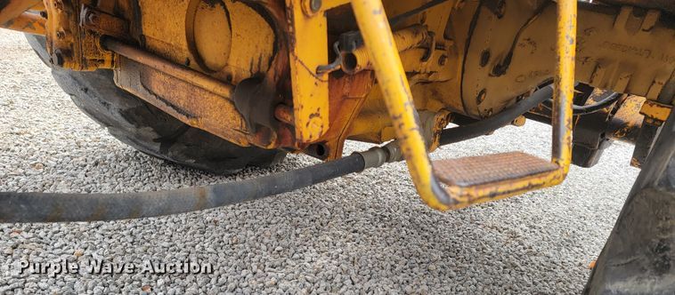 image for item HG9427 John Deere 380-D  forklift