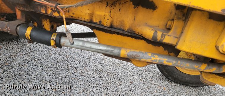 image for item HG9427 John Deere 380-D  forklift