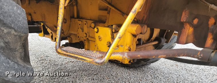 image for item HG9427 John Deere 380-D  forklift