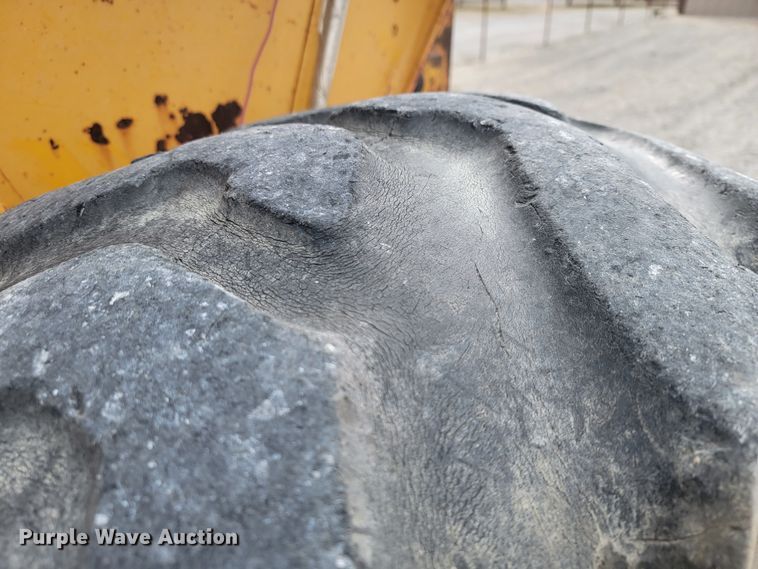 image for item HG9427 John Deere 380-D  forklift