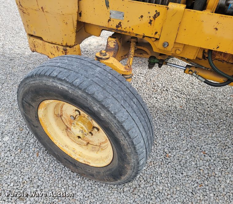 image for item HG9427 John Deere 380-D  forklift