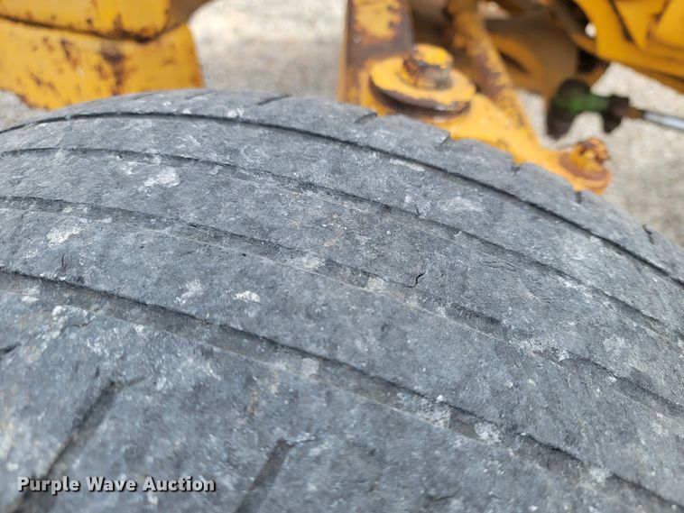 image for item HG9427 John Deere 380-D  forklift