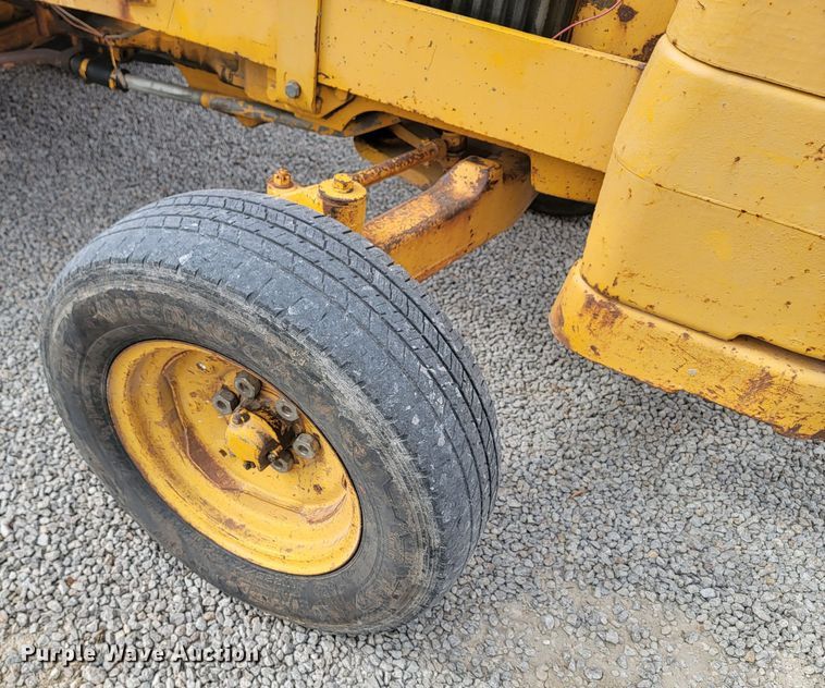 image for item HG9427 John Deere 380-D  forklift