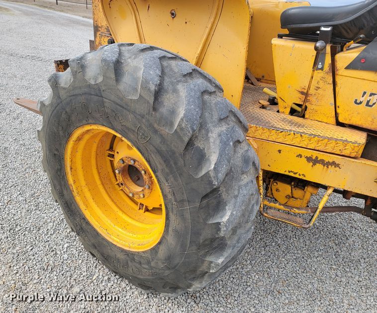 image for item HG9427 John Deere 380-D  forklift