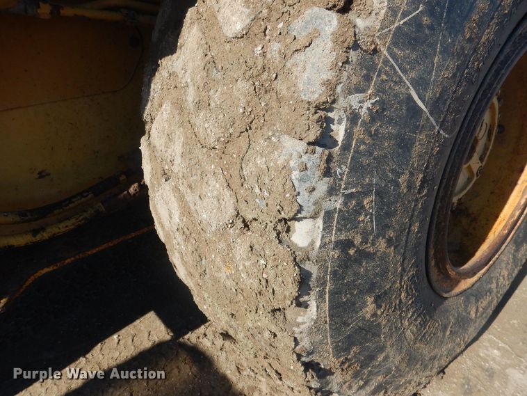 image for item HQ9590 1992 Case 721  wheel loader