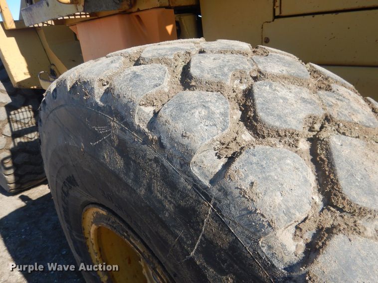 image for item HQ9590 1992 Case 721  wheel loader