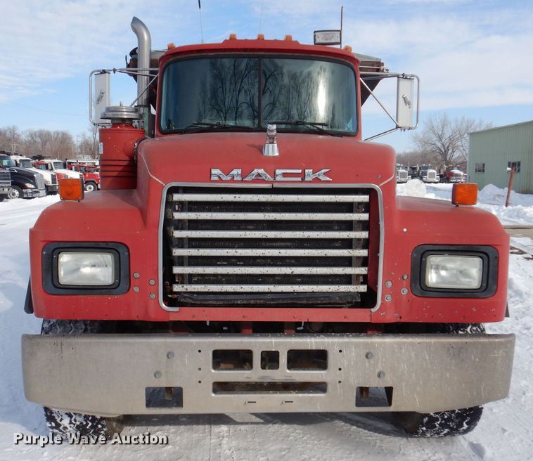 image for item IO9362 1995 Mack RD688S  pothole patcher truck