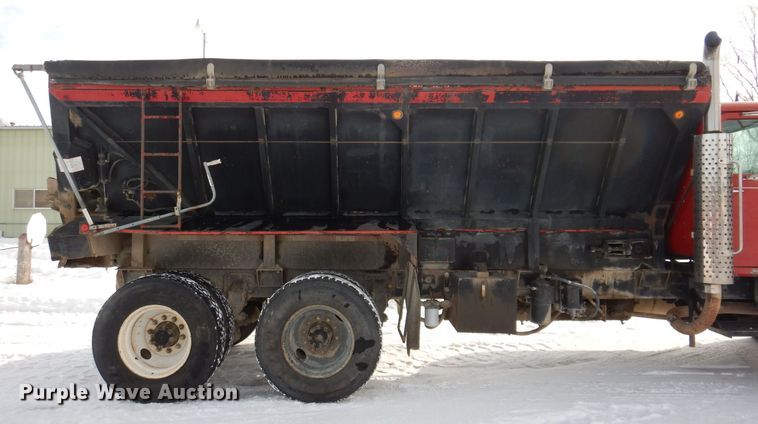 image for item IO9362 1995 Mack RD688S  pothole patcher truck