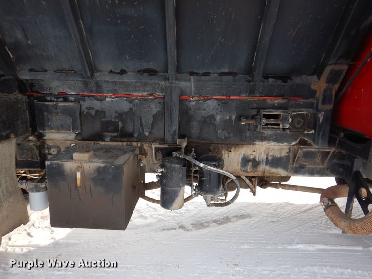 image for item IO9362 1995 Mack RD688S  pothole patcher truck