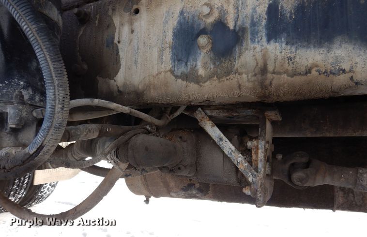 image for item IO9362 1995 Mack RD688S  pothole patcher truck