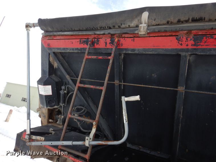 image for item IO9362 1995 Mack RD688S  pothole patcher truck