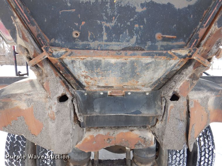 image for item IO9362 1995 Mack RD688S  pothole patcher truck