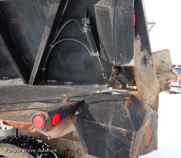 image for item IO9362 1995 Mack RD688S  pothole patcher truck