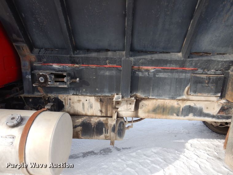 image for item IO9362 1995 Mack RD688S  pothole patcher truck