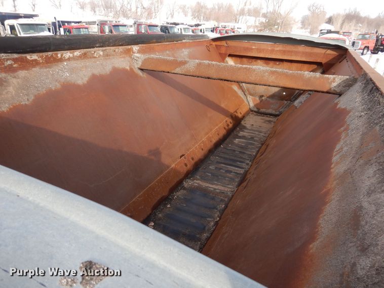 image for item IO9362 1995 Mack RD688S  pothole patcher truck