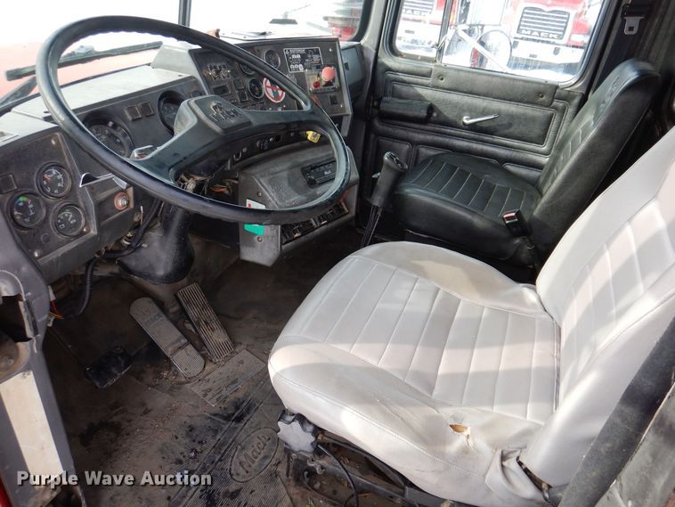 image for item IO9362 1995 Mack RD688S  pothole patcher truck