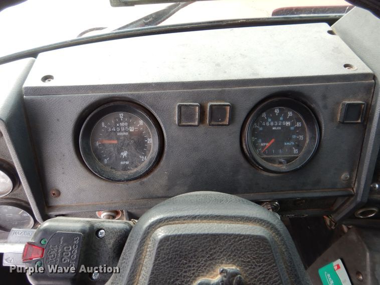 image for item IO9362 1995 Mack RD688S  pothole patcher truck