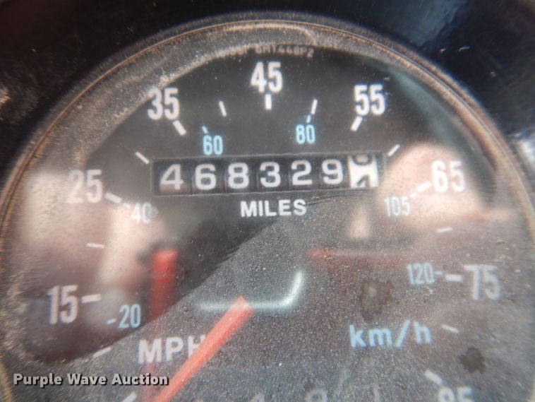 image for item IO9362 1995 Mack RD688S  pothole patcher truck