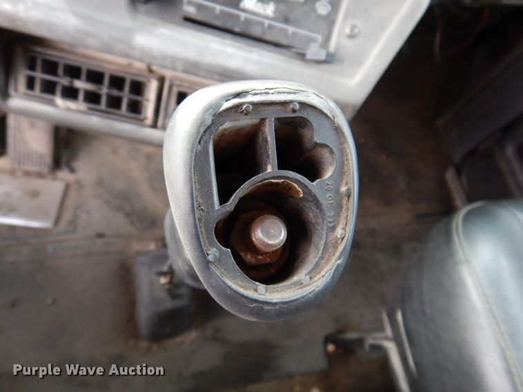 image for item IO9362 1995 Mack RD688S  pothole patcher truck