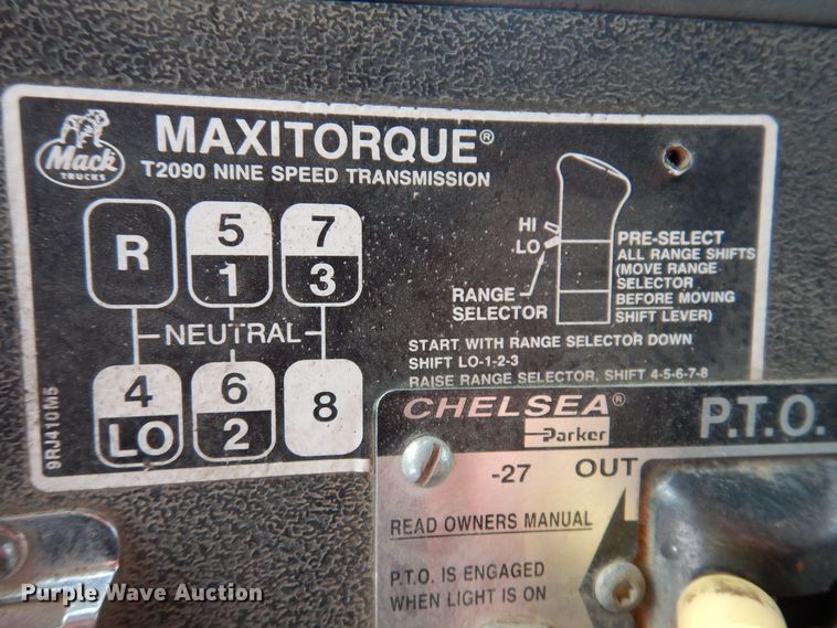 image for item IO9362 1995 Mack RD688S  pothole patcher truck