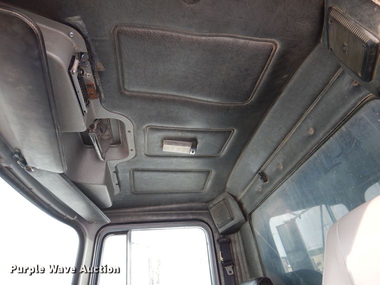 image for item IO9362 1995 Mack RD688S  pothole patcher truck