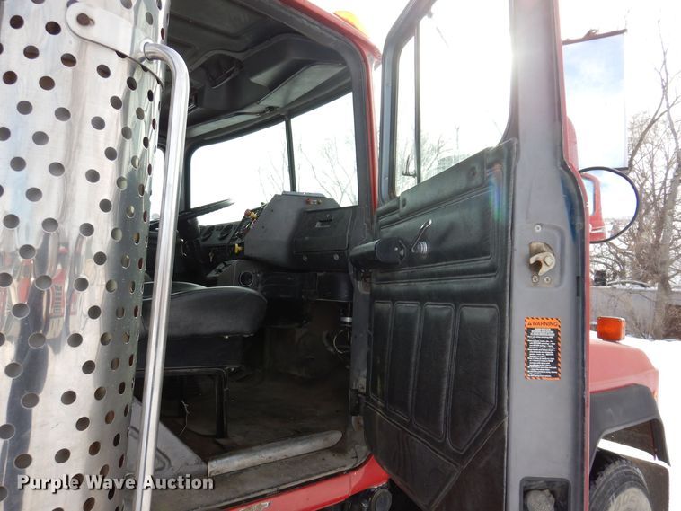 image for item IO9362 1995 Mack RD688S  pothole patcher truck