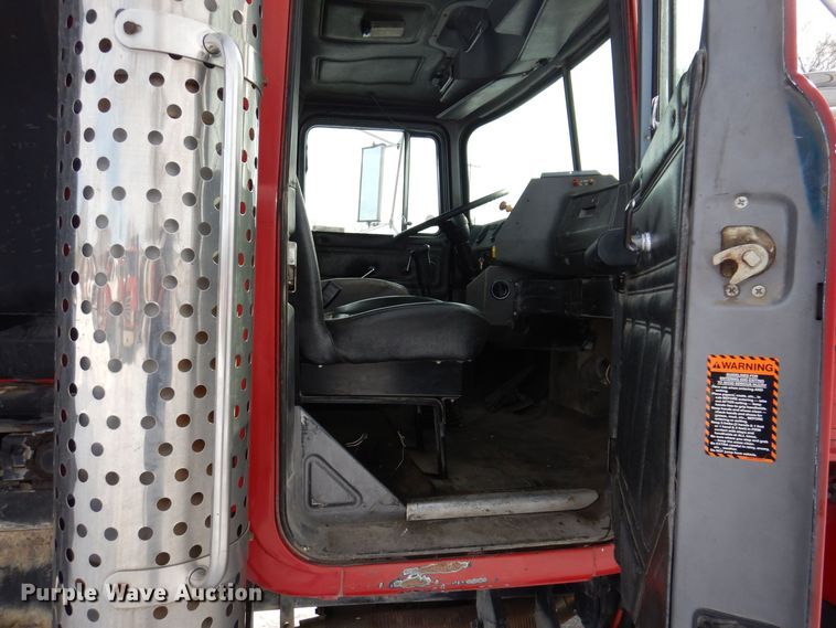 image for item IO9362 1995 Mack RD688S  pothole patcher truck