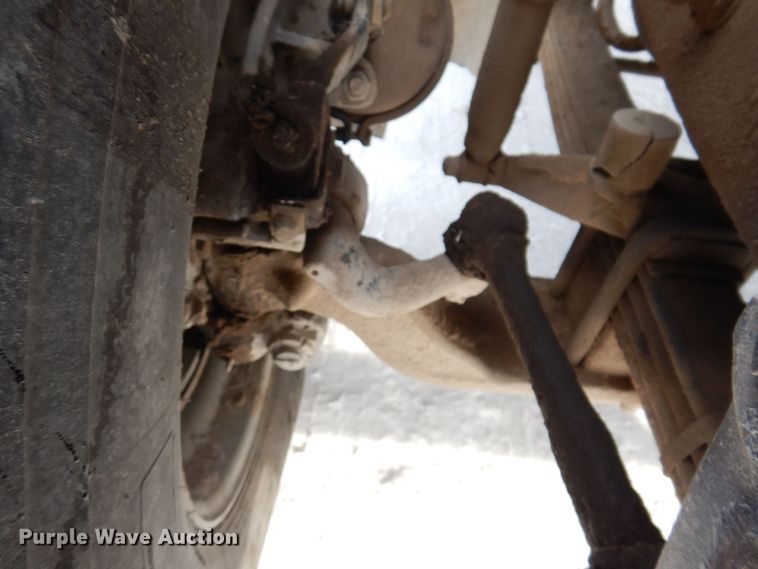 image for item IO9362 1995 Mack RD688S  pothole patcher truck