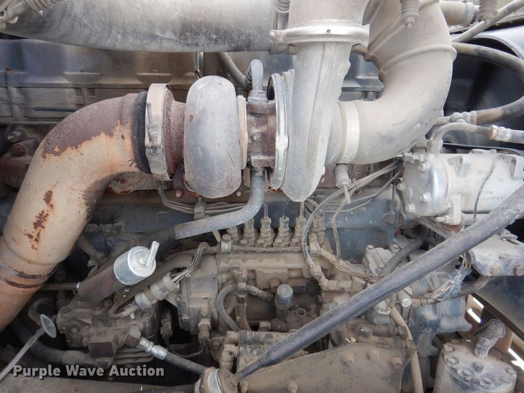 image for item IO9362 1995 Mack RD688S  pothole patcher truck