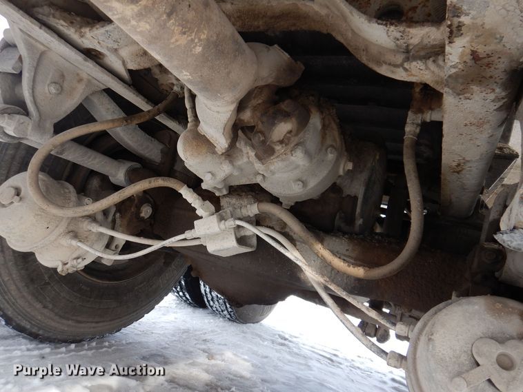 image for item IO9362 1995 Mack RD688S  pothole patcher truck