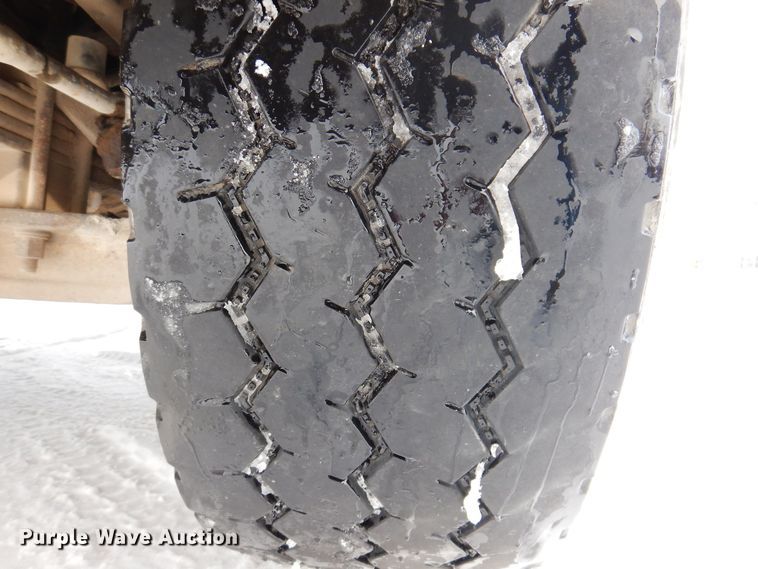 image for item IO9362 1995 Mack RD688S  pothole patcher truck