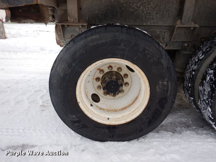 image for item IO9362 1995 Mack RD688S  pothole patcher truck