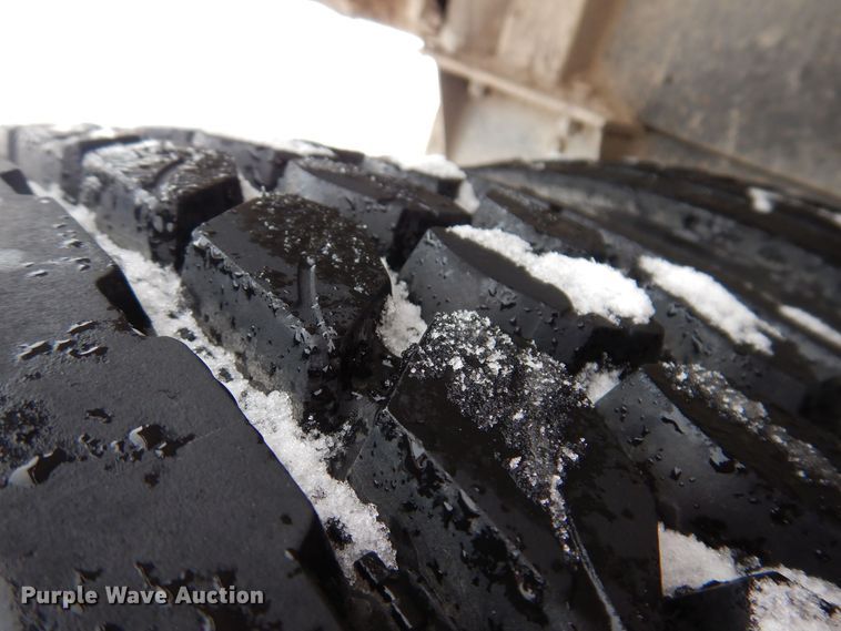 image for item IO9362 1995 Mack RD688S  pothole patcher truck