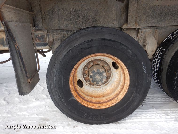 image for item IO9362 1995 Mack RD688S  pothole patcher truck