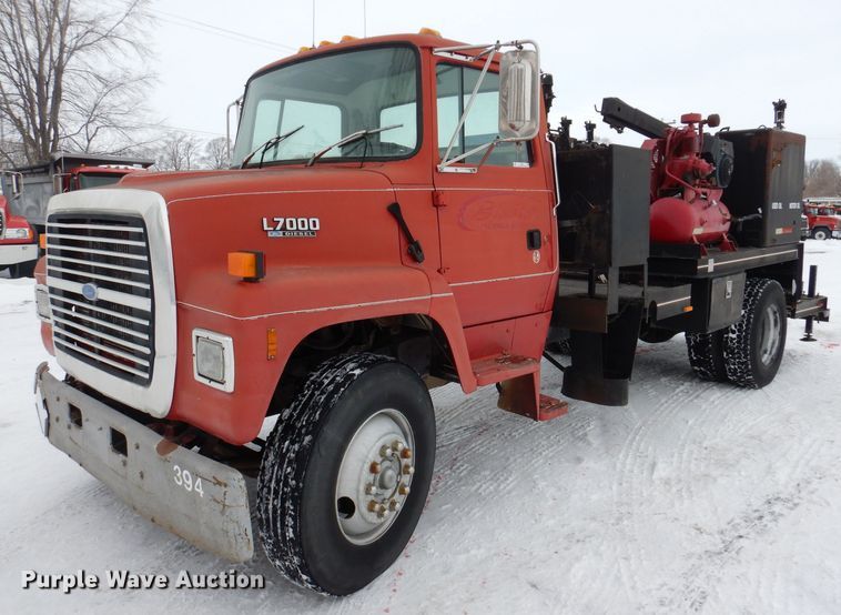 image for item IO9363 1991 Ford L7000  fuel / lube truck