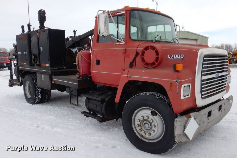 image for item IO9363 1991 Ford L7000  fuel / lube truck