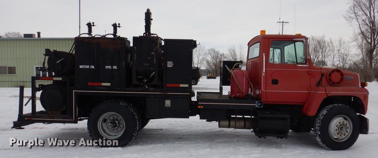 image for item IO9363 1991 Ford L7000  fuel / lube truck