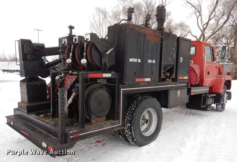 image for item IO9363 1991 Ford L7000  fuel / lube truck