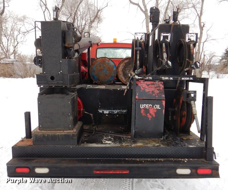 image for item IO9363 1991 Ford L7000  fuel / lube truck